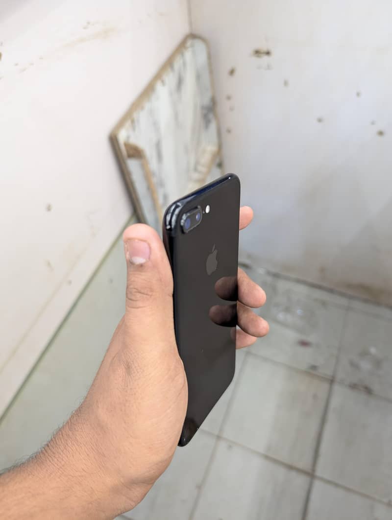 Apple iPhone 7 Plus 2