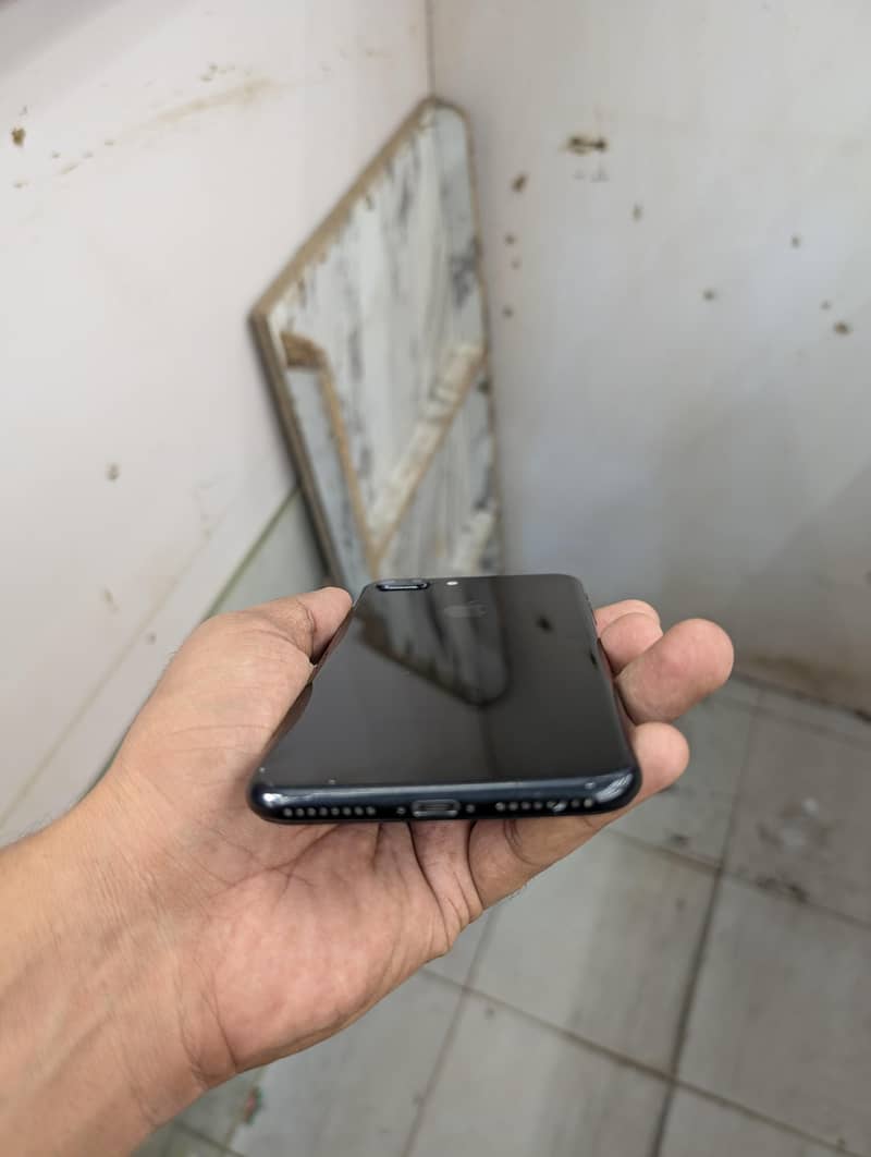 Apple iPhone 7 Plus 3