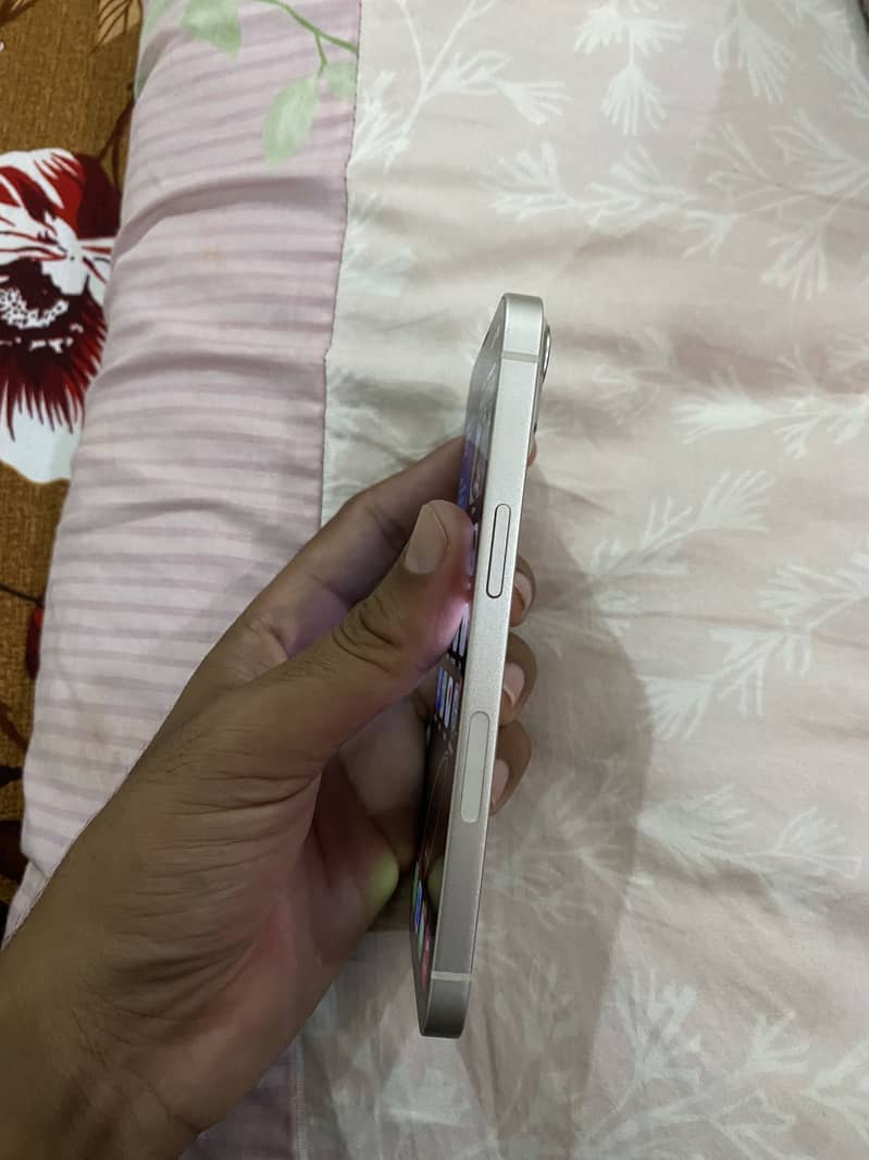 iPhone 13 4