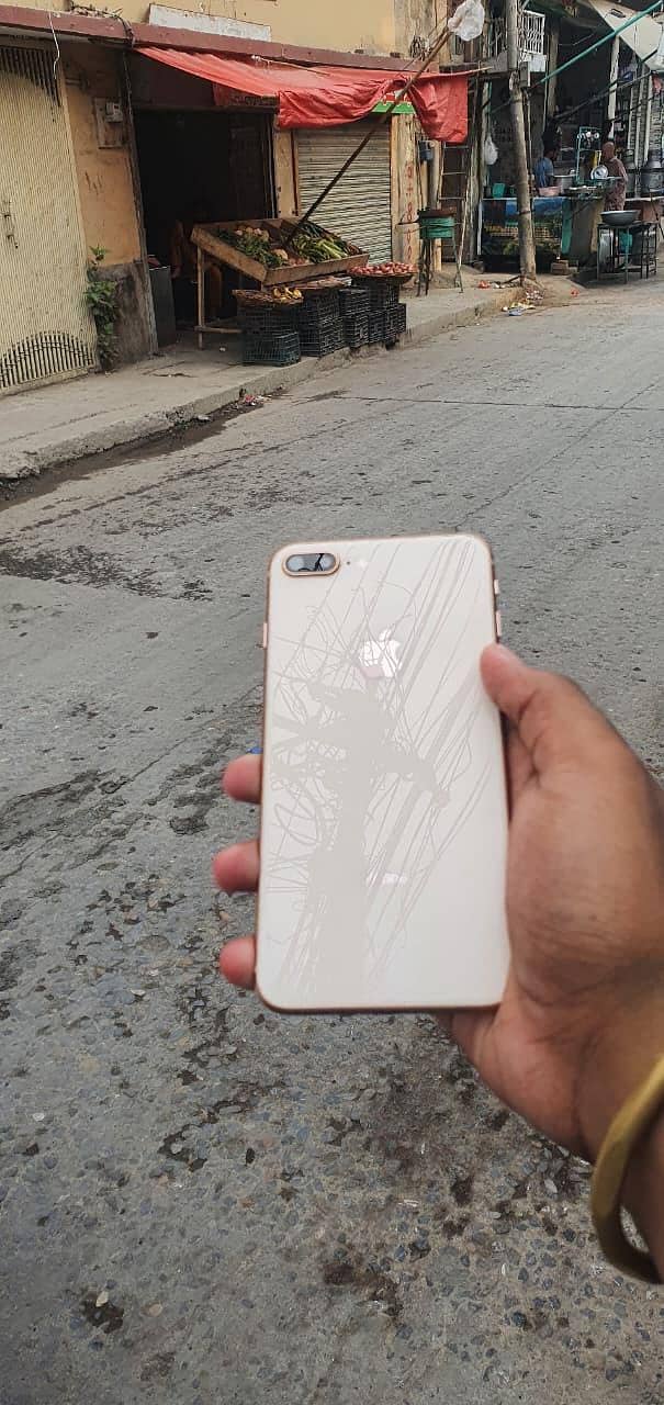 Apple iPhone 8 Plus 0