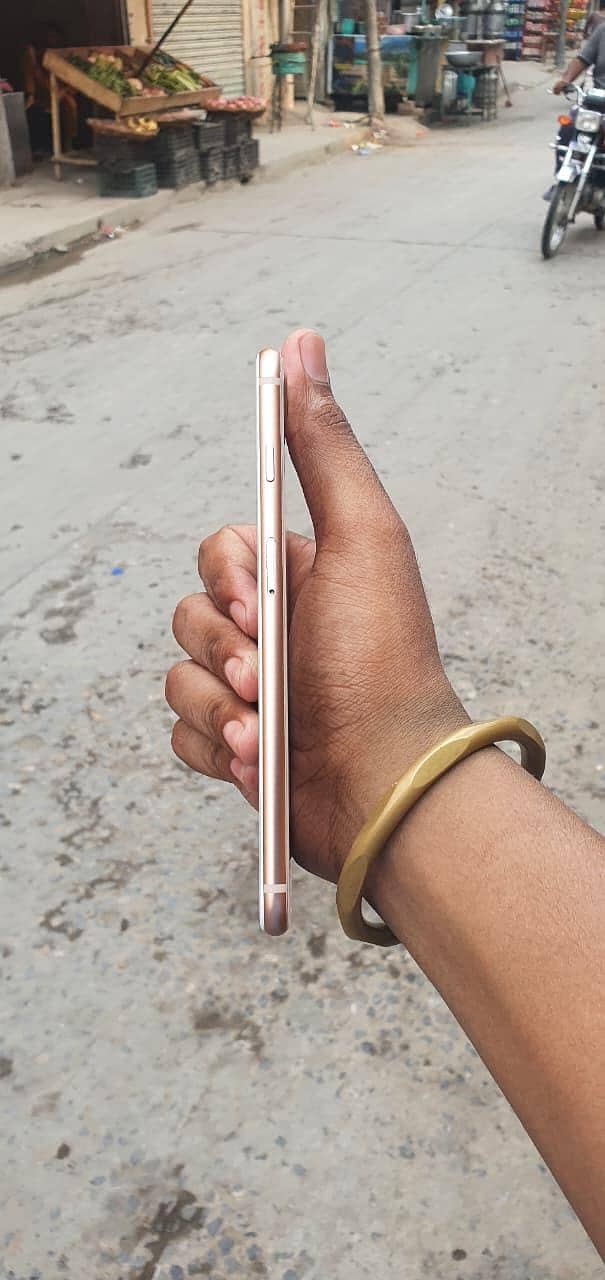 Apple iPhone 8 Plus 2