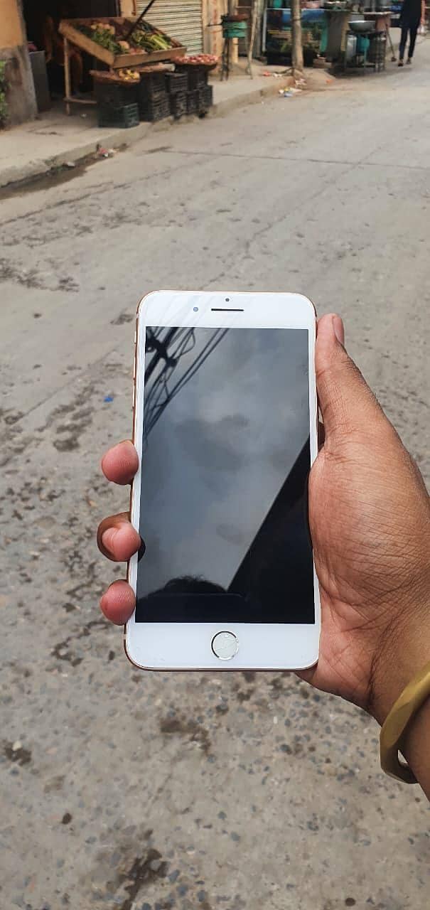 Apple iPhone 8 Plus 6