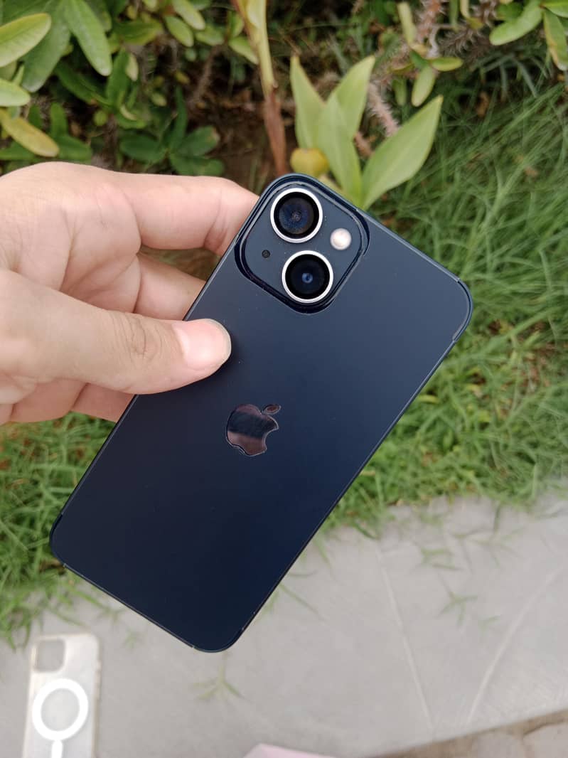 Apple iPhone 13 0