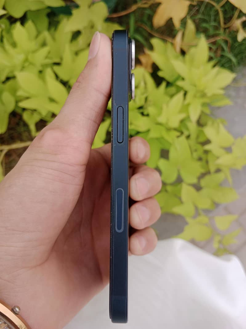 Apple iPhone 13 4