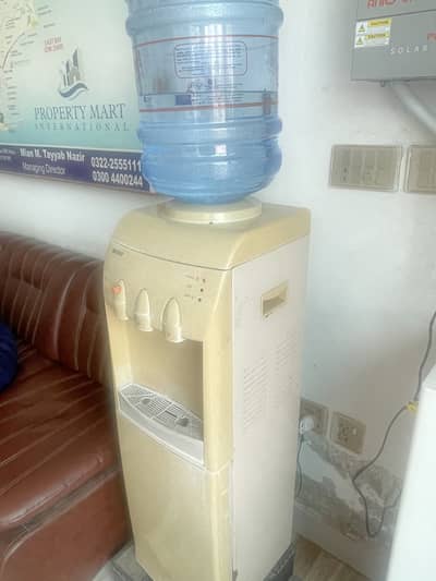10/10 condition water dispenser with fridge