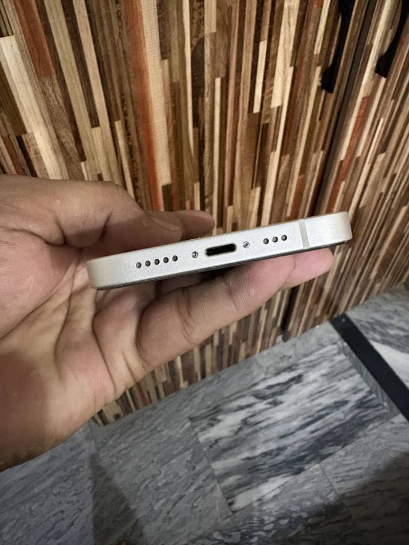 Apple iPhone 13 2
