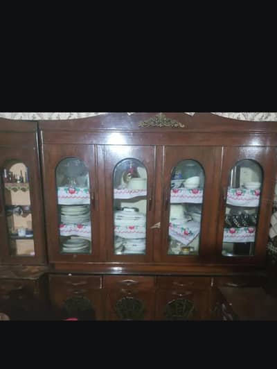 bartan almarih and dressing table