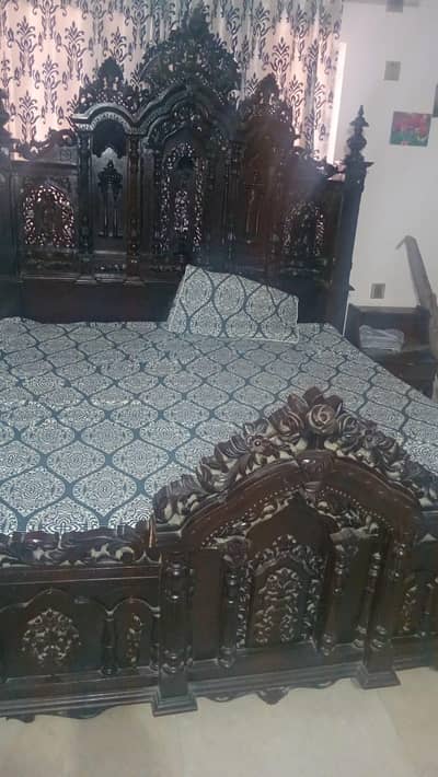 wooden bed in excellent condition