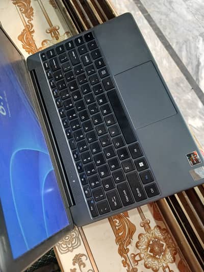 It's a new laptop 8gb ram 256 momri and it's very good in disging