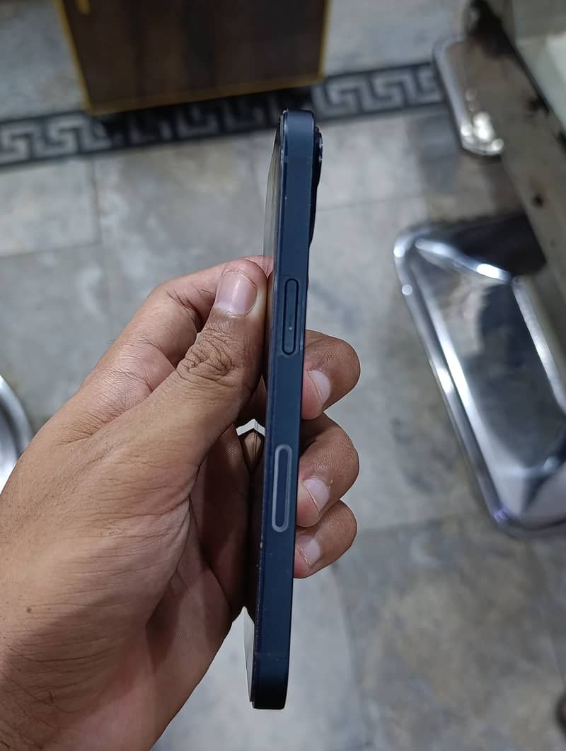Apple iPhone 13 5