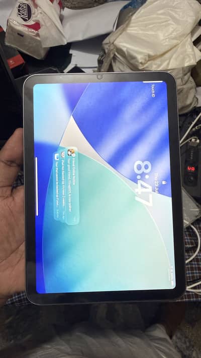 Ipad mini 7 - 128 Gb Full 10/10 condition with warranty