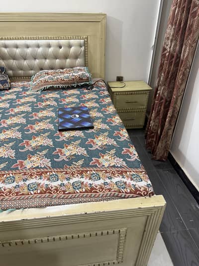 Bed set with two side tables lacur sealer polish