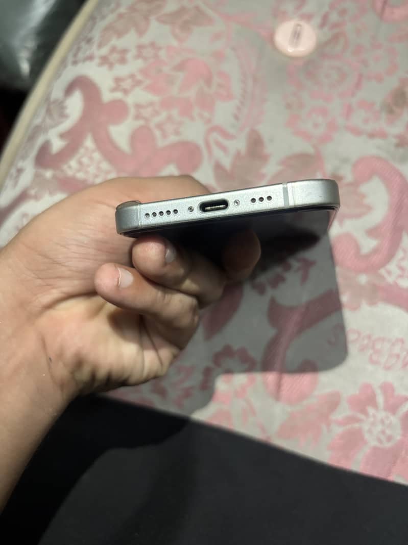 Apple iPhone 15 2