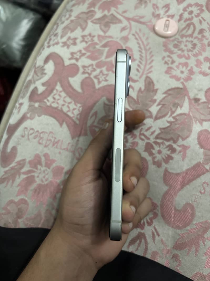 Apple iPhone 15 3