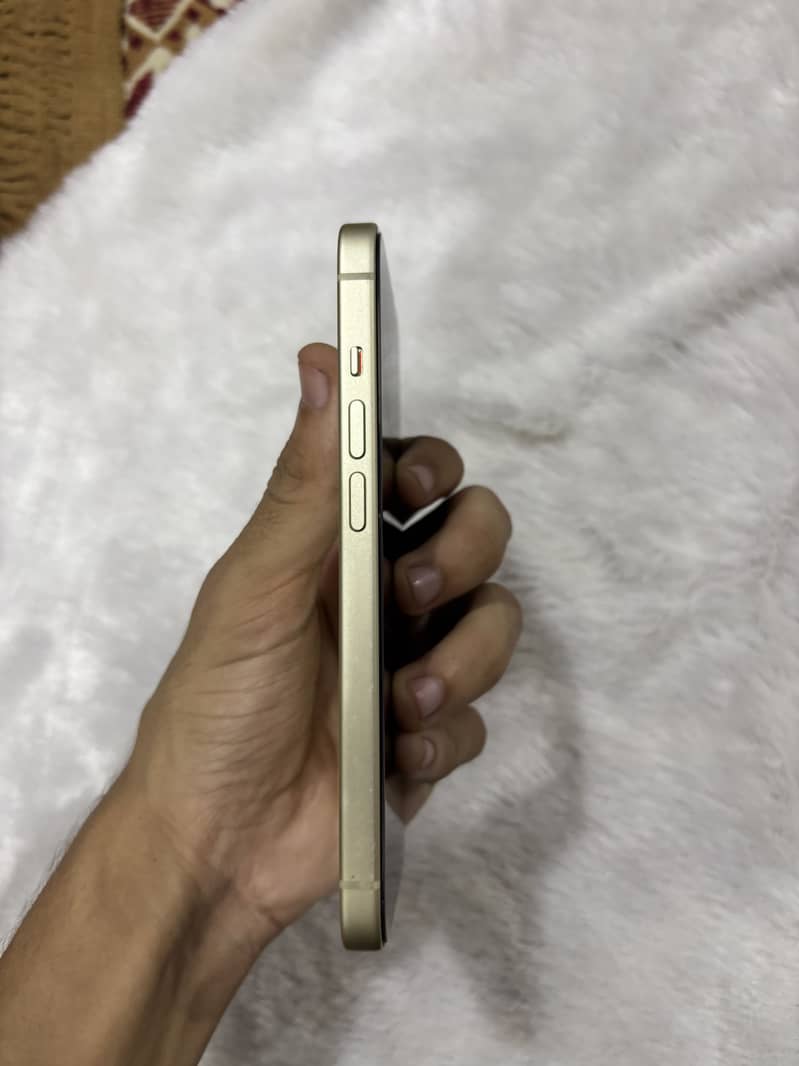 Apple iPhone 15 3