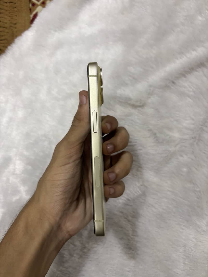 Apple iPhone 15 4