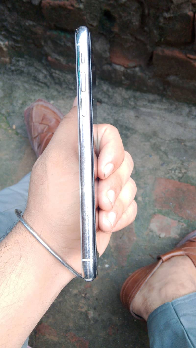 Apple iPhone X 3