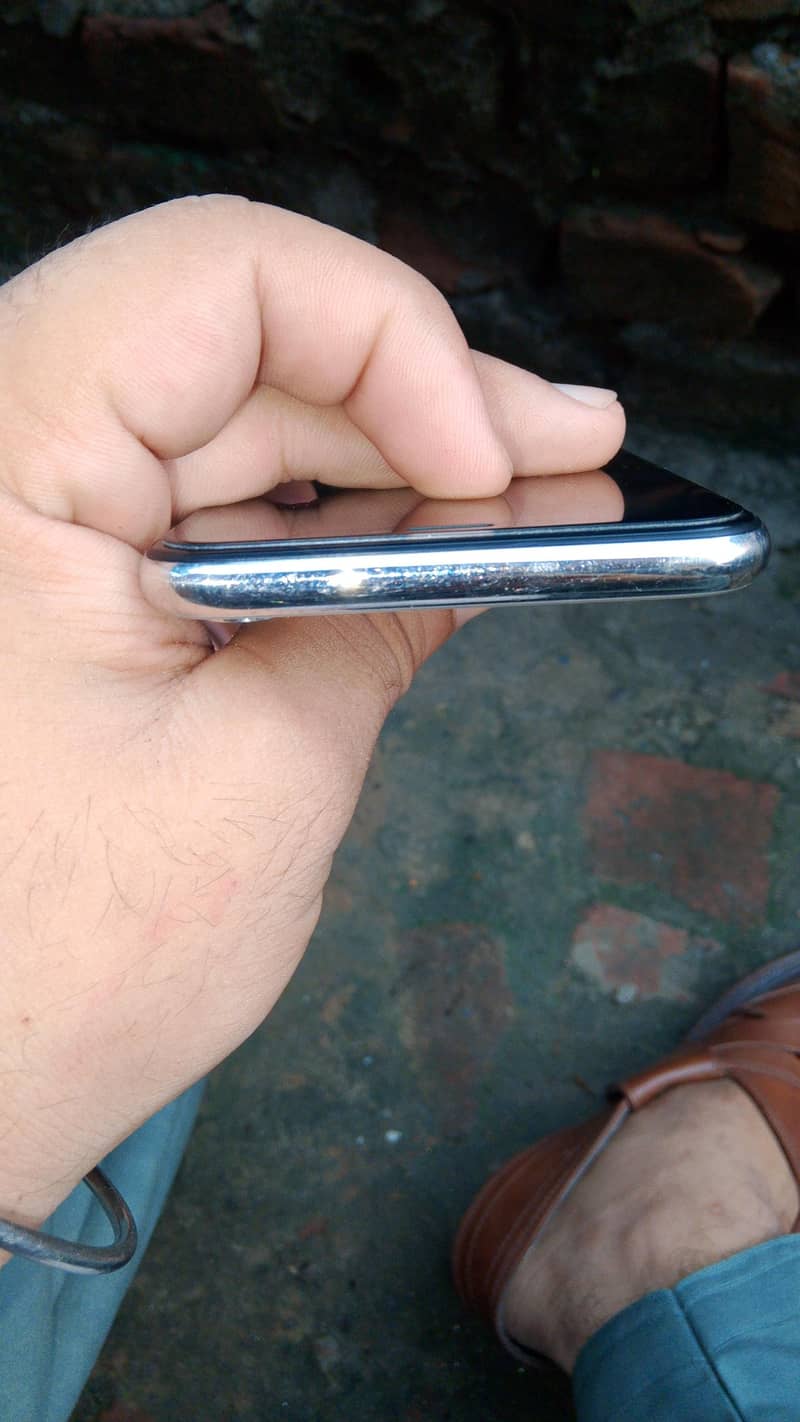 Apple iPhone X 5