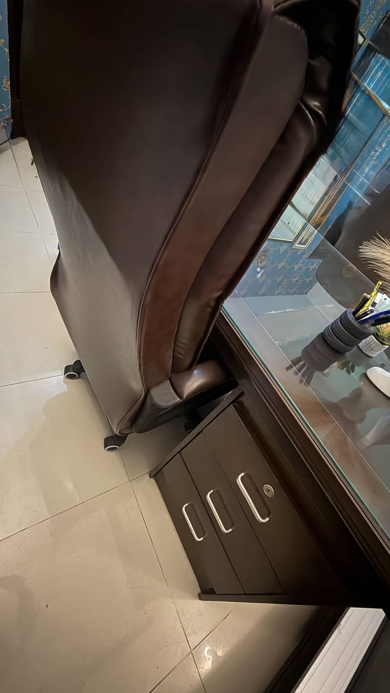Executive Office Table 5