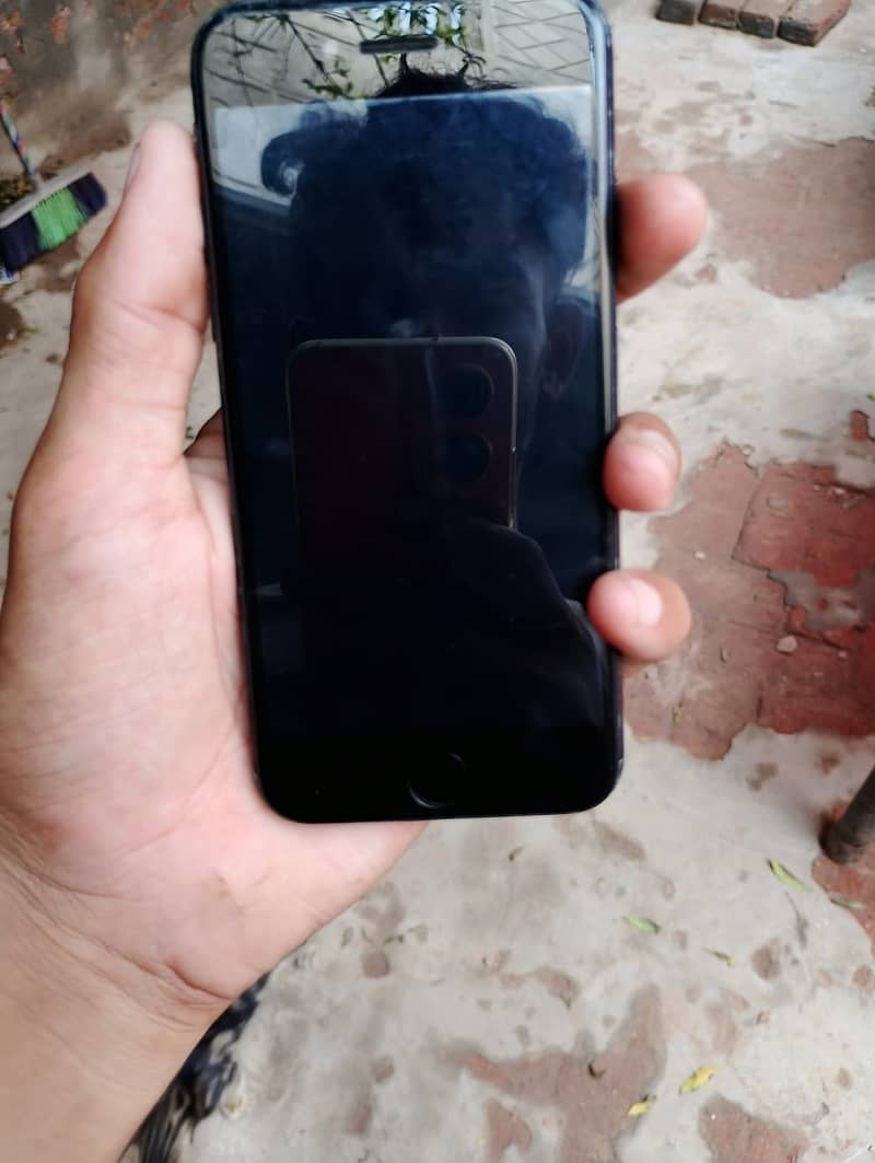 Apple iPhone 7 3