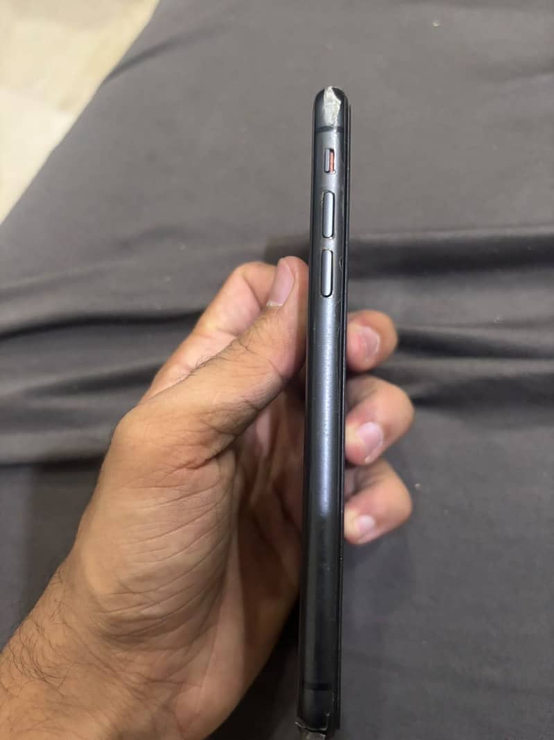 Apple iPhone 11 3