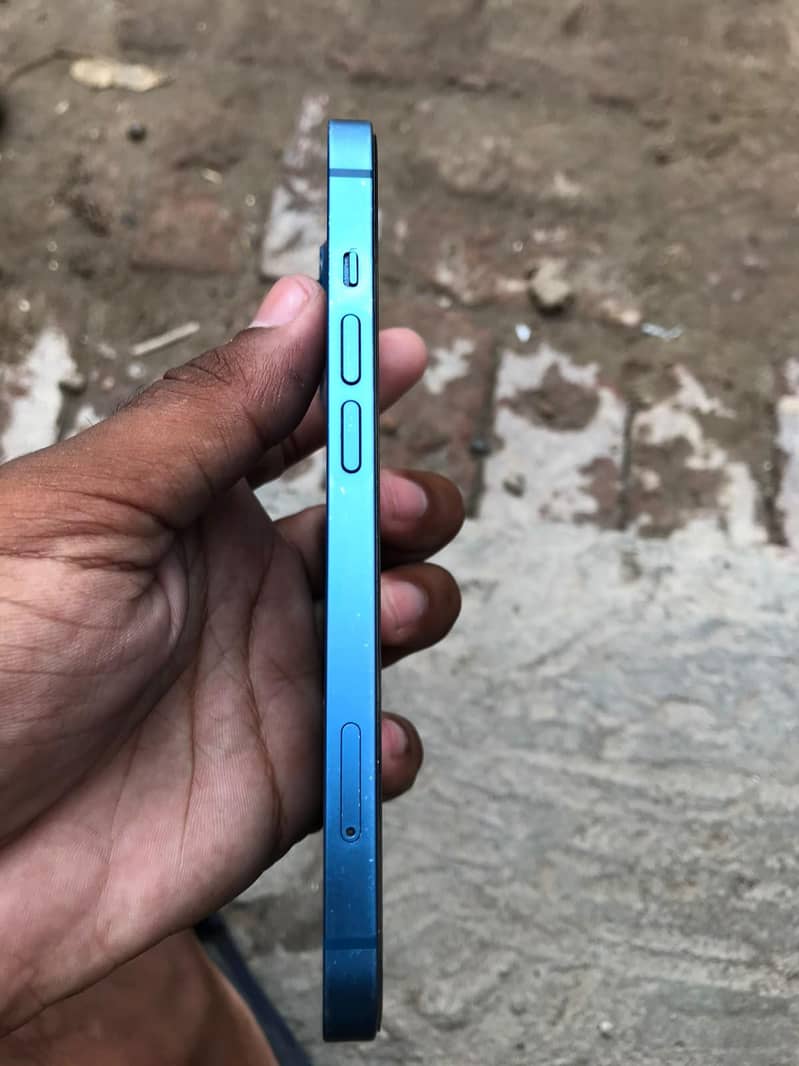 Apple iPhone 13 2