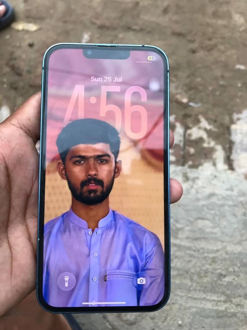 Apple iPhone 13 4