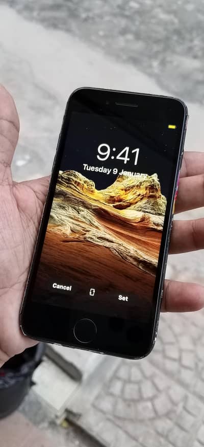 Apple iPhone 7 Home Use Set 10/10 Battery Health 100% All Apps working