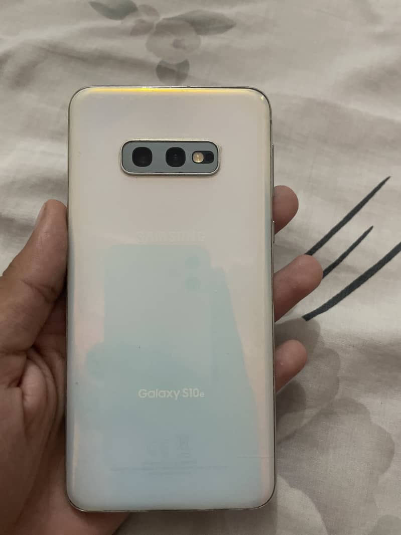 Samsung Mobile S10e 2