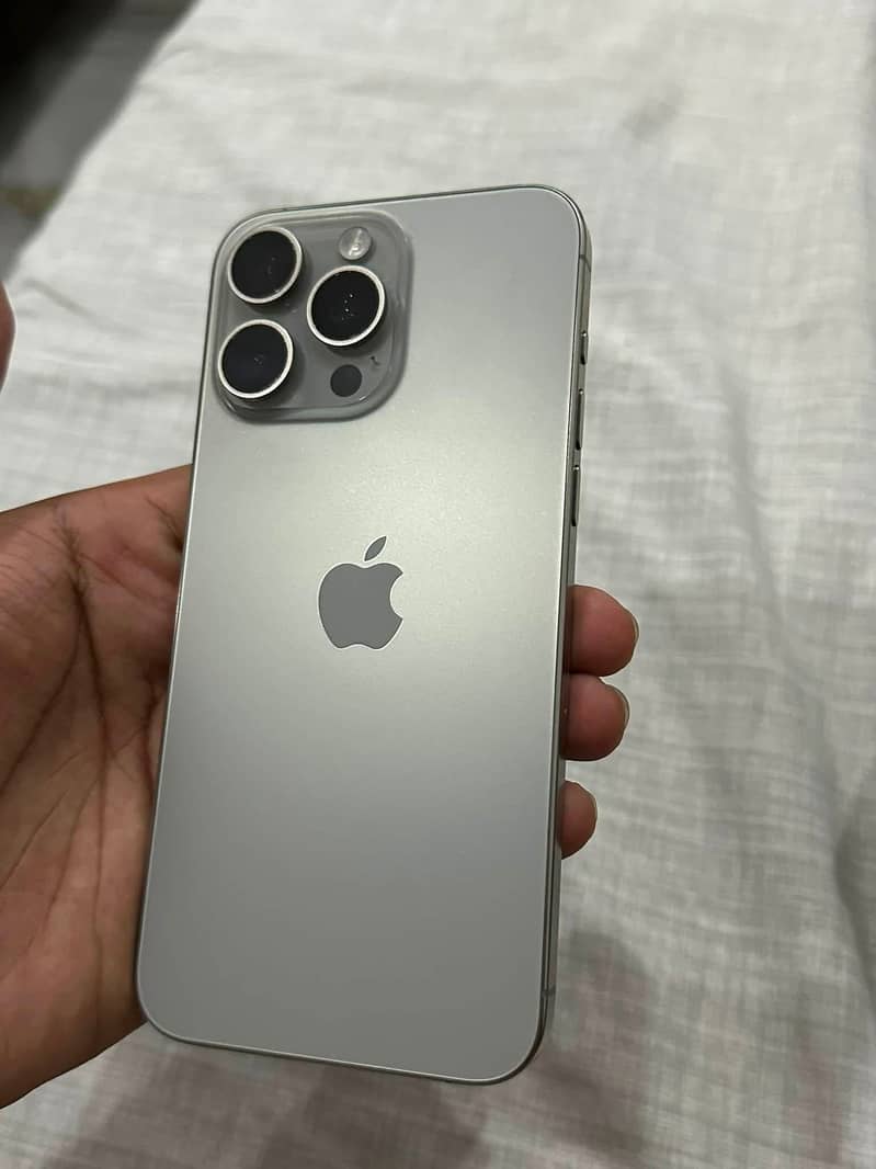 iphone 15 pro max 3