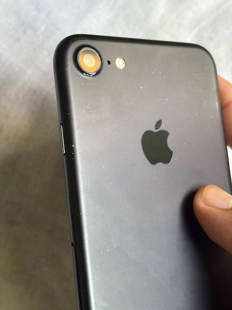Apple iPhone 7 2