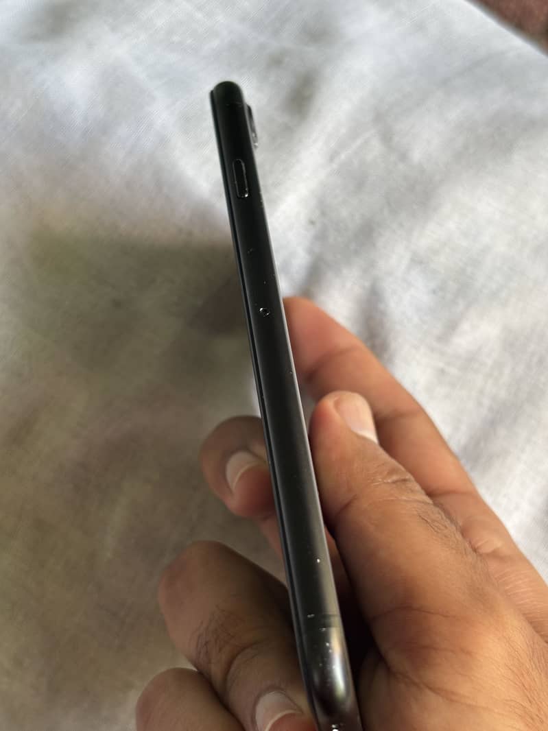 Apple iPhone 7 3