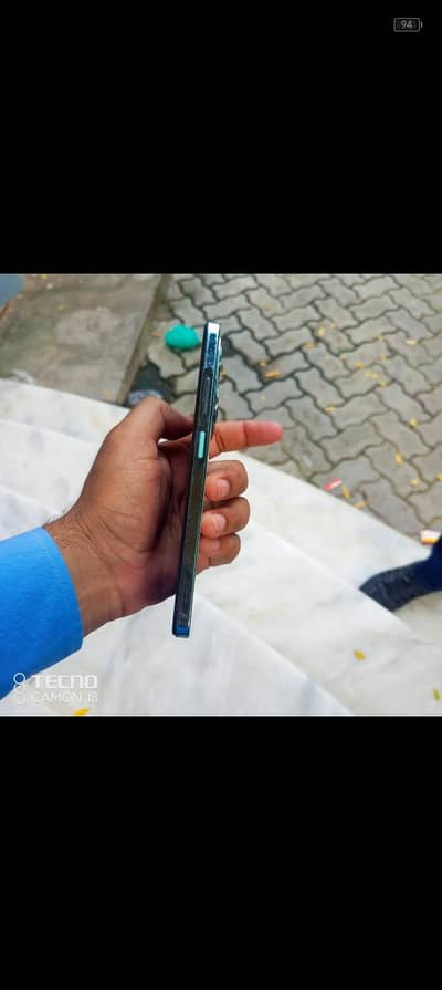 Infinix Hot 40i.  8+8 128