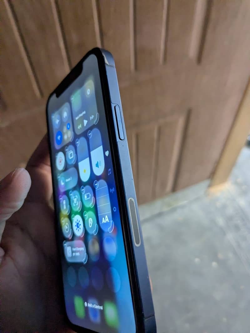 Apple iPhone 12 4
