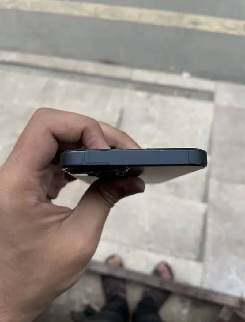 Apple iPhone 13 jv 4