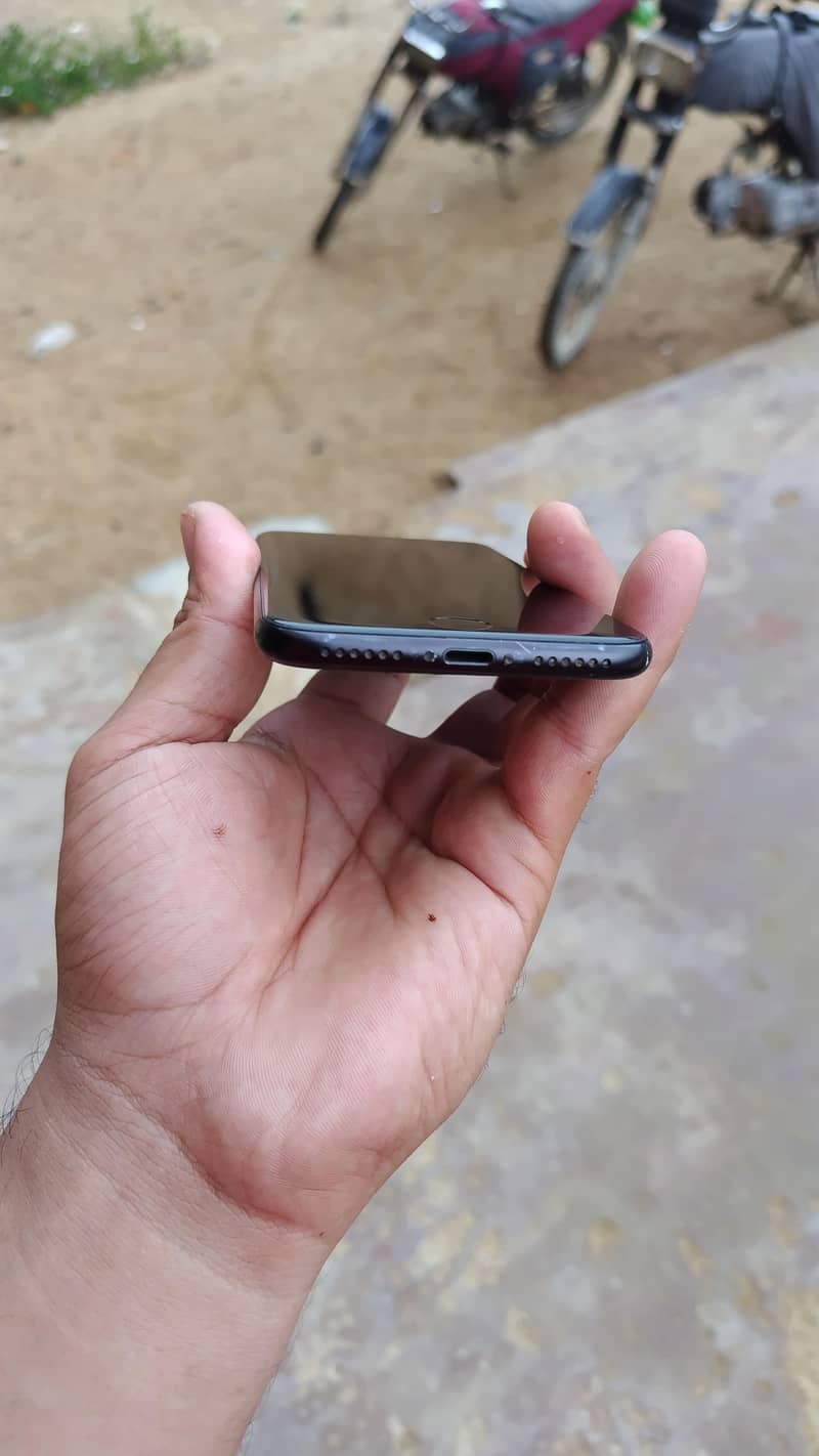 Apple iPhone SE 3
