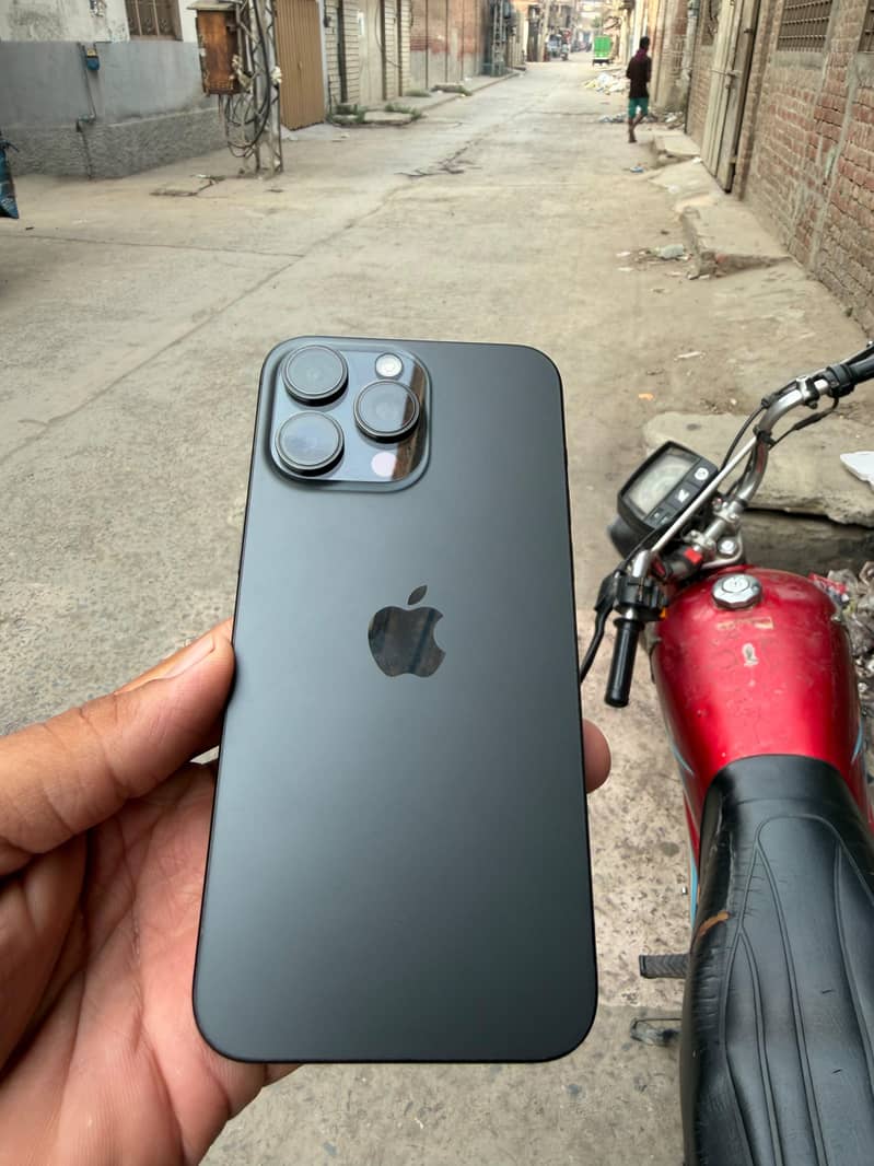 Apple iPhone 15 Pro Max 0