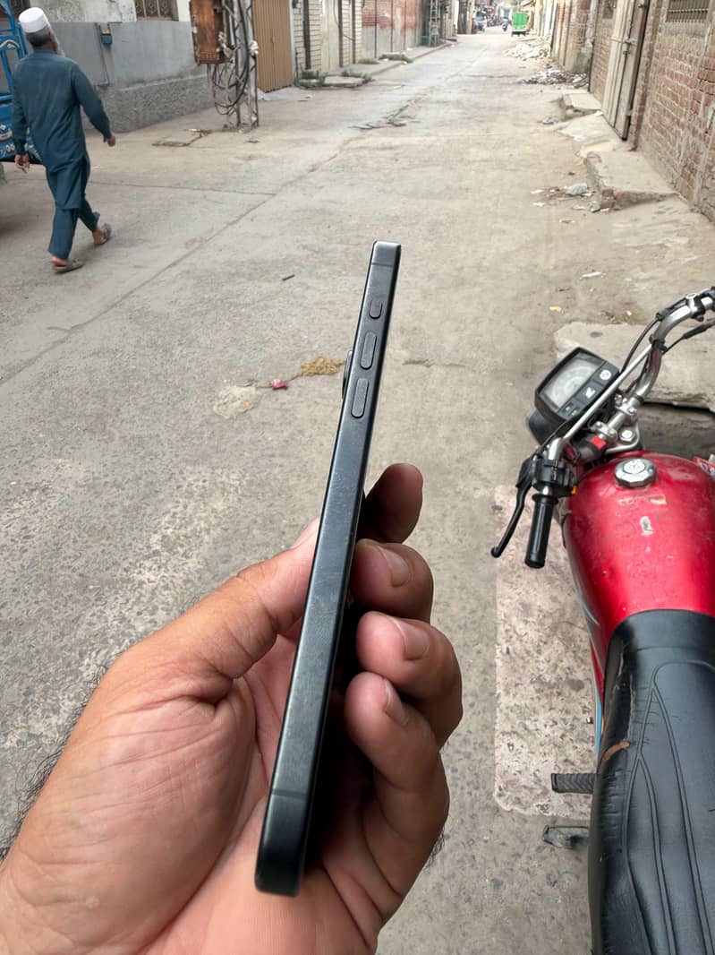 Apple iPhone 15 Pro Max 1