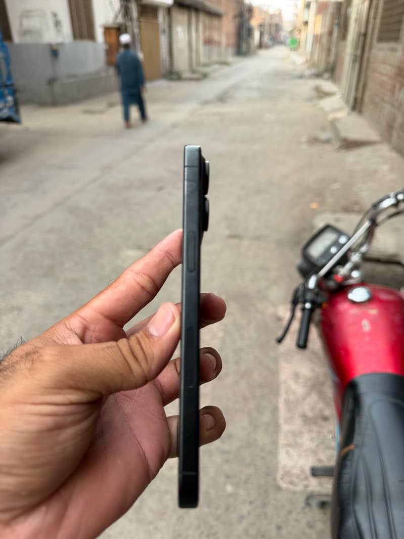 Apple iPhone 15 Pro Max 2