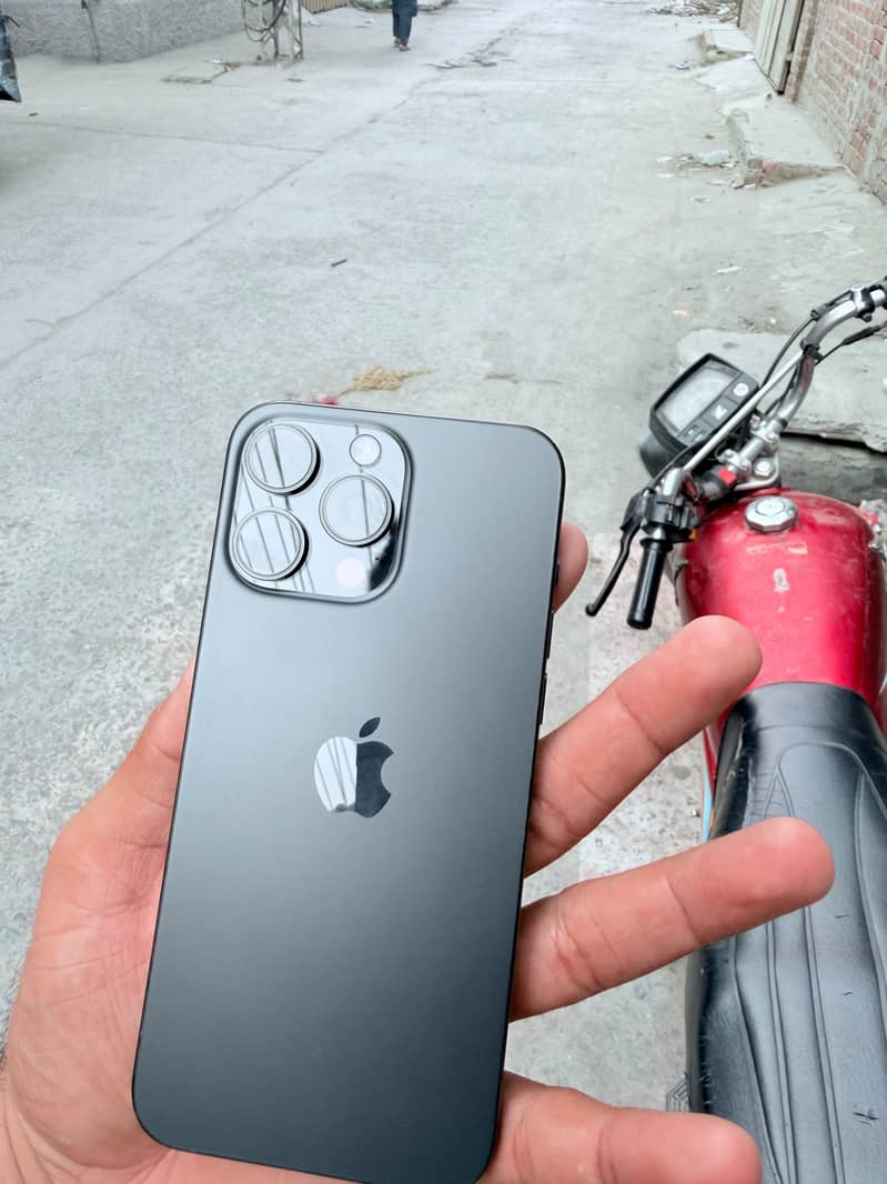 Apple iPhone 15 Pro Max 3