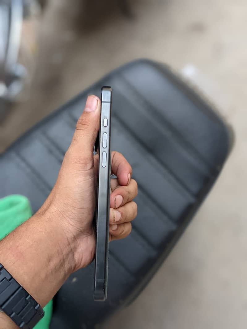 iPhone 15 pro max 6