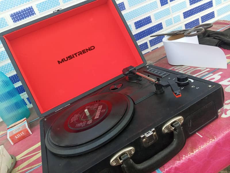 Turntable records player 3