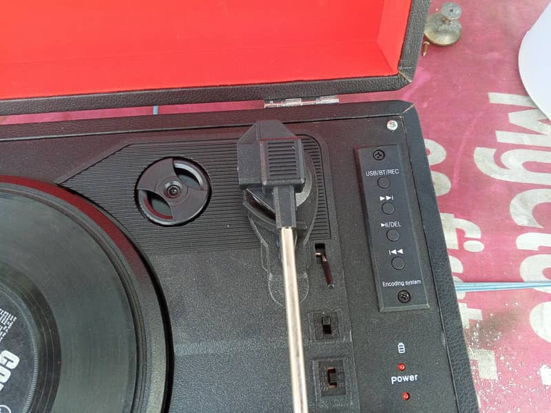 Turntable records player 5