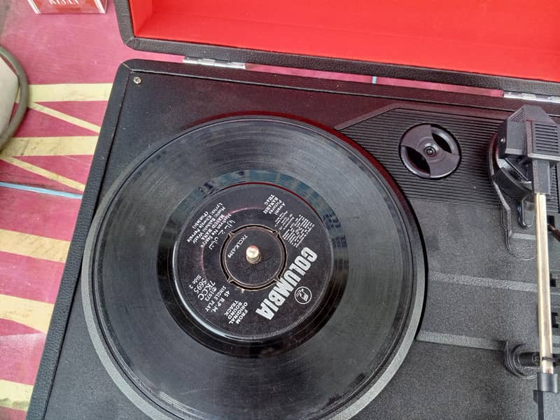 Turntable records player 7