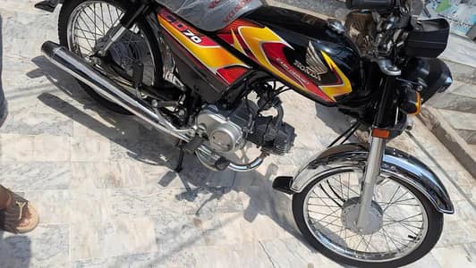 new baike hona 70cc number laga ha flie b agai h copy dakkhana me pari