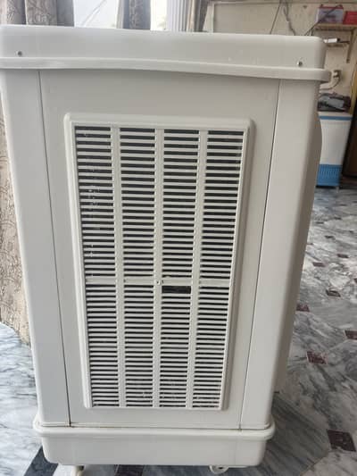 Bonus Plastic Room Air Cooler in Excellent Condition. Condition: 10/10