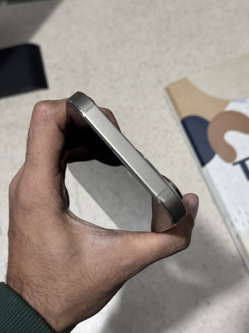 Apple iPhone 15 Pro 2