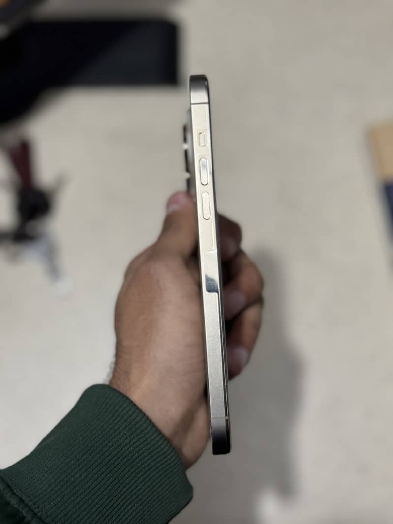 Apple iPhone 15 Pro 3
