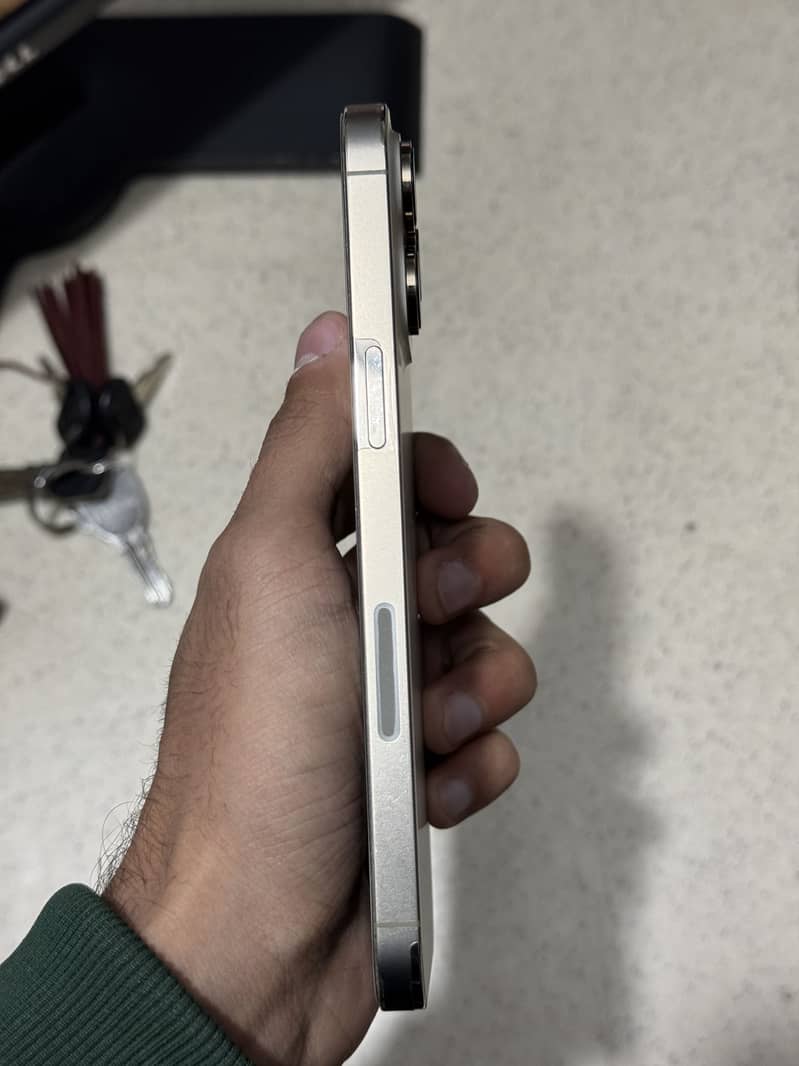 Apple iPhone 15 Pro 4