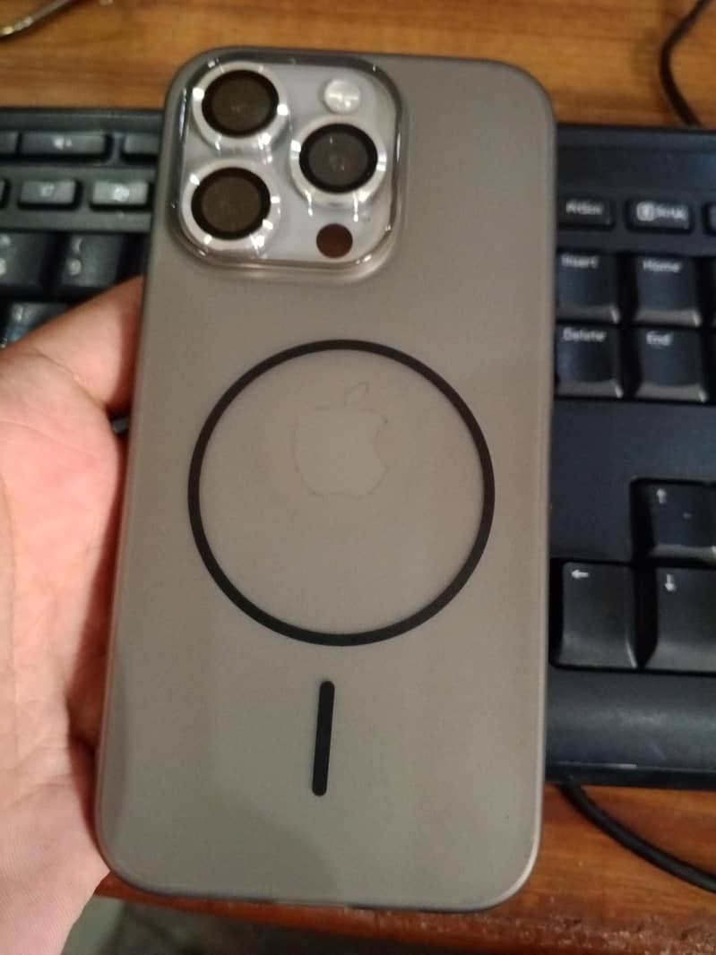 Apple iPhone 15 Pro 0
